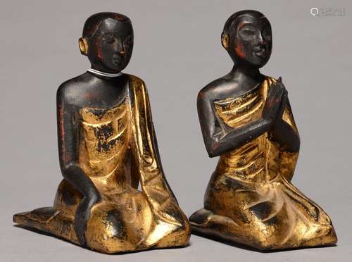 A PAIR OF SOUTH EAST ASIAN CARVED, PAINTED AND GILT WOOD FIGURES OF KNEELING DEVOTEES, 20TH C, 14.