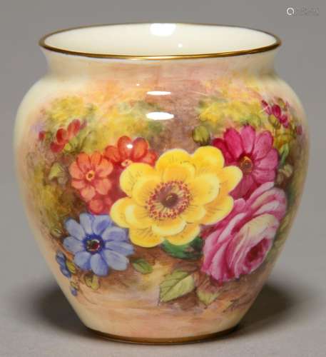 A ROYAL WORCESTER VASE, 1952, PAINTED BY FREEMAN, SIGNED, WITH FLOWERS, A SINGLE FLOWER TO THE