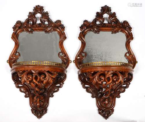 A PAIR OF FRENCH CARVED WALNUT MIRROR BACKED WALL BRACKETS, C1870, OF SCROLLING FOLIATE DESIGN