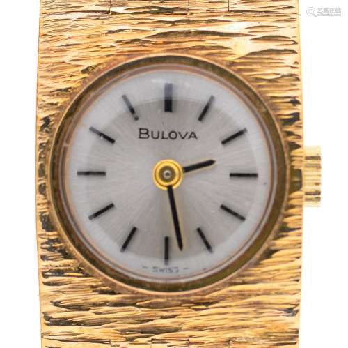 A BULOVA 9CT GOLD LADY'S WRISTWATCH, BARK TEXTURED, 153MM L, LONDON 1971, 33.5G Movement in