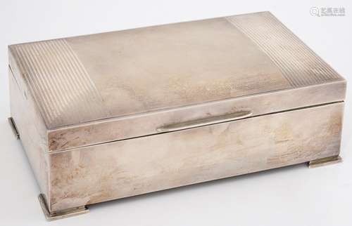 AN ELIZABETH II SILVER CIGARETTE BOX, THE LID ENGINE TURNED BETWEEN REEDED PANELS, ON FEET, CEDAR