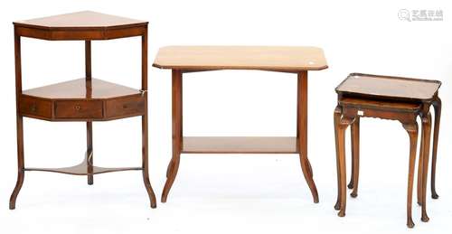 A MAHOGANY CORNER WASHSTAND, EARLY 19TH C, 83CM H; 58 X 39CM, A CONTEMPORARY WALNUT NEST OF TWO