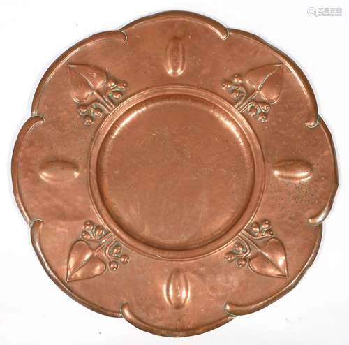 AN ARTS AND CRAFTS COPPER REPOUSSE PLAQUE BY JOHN PEARSON, EARLY 20TH CENTURY, DECORATED TO THE