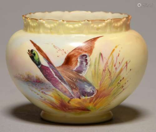 A LOCKE & CO WORCESTER MINIATURE JARDINIERE, C1902-14, PAINTED WITH A FLIGHTING MALLARD ON A