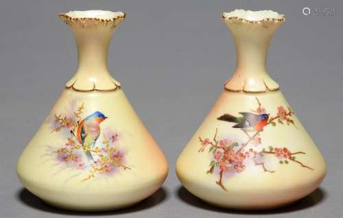 TWO LOCKE & CO WORCESTER PEAR SHAPED VASES, C1902-14, ONE PAINTED AND THE OTHER PRINTED AND