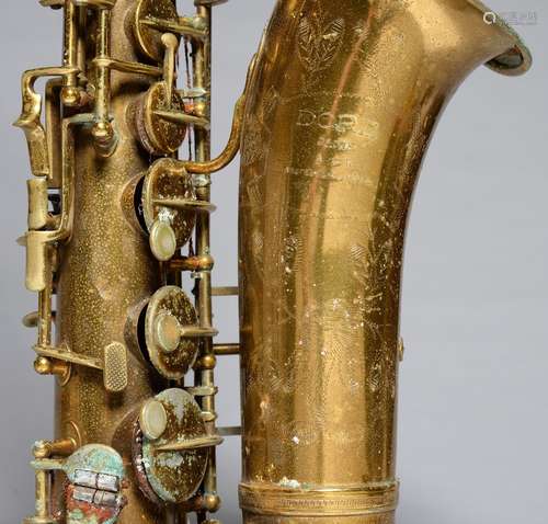 A BRASS SAXOPHONE INSCRIBED DORE PARIS Localised corrosion and discoloured lacquer, apparently