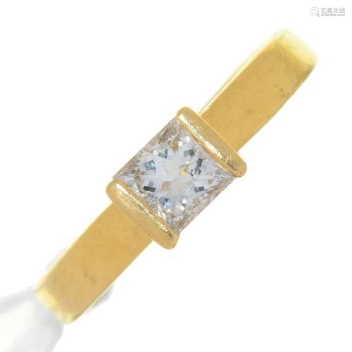 A DIAMOND SOLITAIRE RING, WITH PRINCESS CUT DIAMOND, ON PLAIN 18CT GOLD BAND, 2.8G, SIZE K Good