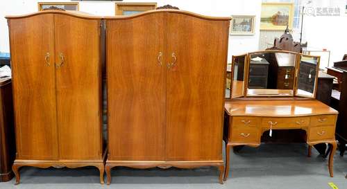 AN INLAID WALNUT THREE PIECE BEDROOM SUITE BY MAPLE & CO, C1950, COMPRISING SERPENTINE MIRROR BACKED