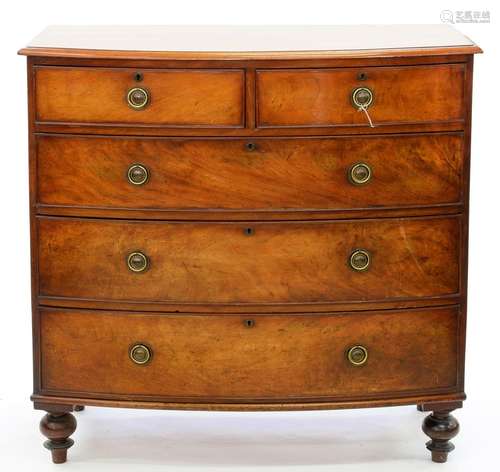 A VICTORIAN MAHOGANY BOW FRONTED CHEST OF DRAWERS ON TURNED FEET, 105CM H; 107 X 53CM Small split to