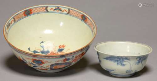 A CHINESE BLUE AND WHITE BOWL FOR THE SOUTH EAST ASIAN MARKET, 17TH/18TH C, WITH EVERTED RIM,