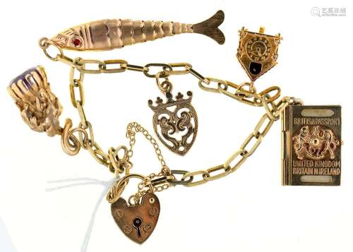 A GOLD CHARM BRACELET WITH A COLLECTION OF GOLD CHARMS AND PADLOCK, APPROX 180MM L, 20.7G Good