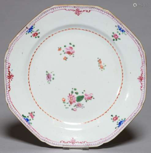 A CHINESE EXPORT PORCELAIN OCTAGONAL PLATE, C1780, ENAMELLED IN FAMILLE ROSE WITH SCATTERED SPRIGS