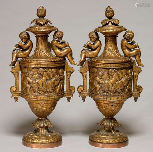 A PAIR OF FRENCH FIN DE SIECLE GILT LAQUERED AND BRONZED METAL URNS AND COVERS, C1900, THE DOMED