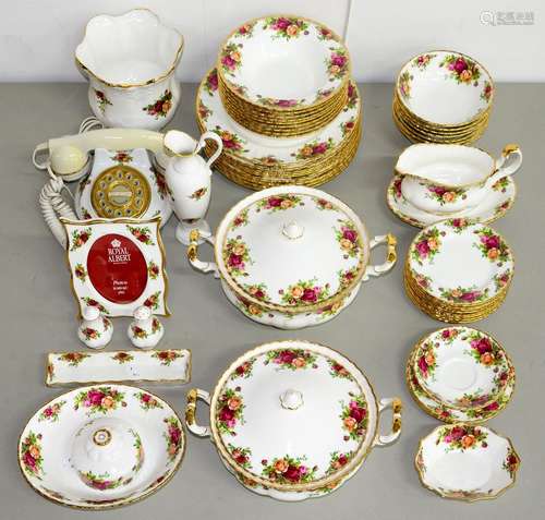 A ROYAL ALBERT OLD COUNTRY ROSES PATTERN DINNER SERVICE, TRINKET WARE AND A TABLE TELEPHONE EN