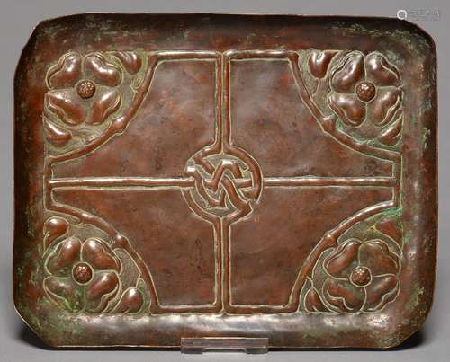 AN ARTS AND CRAFTS COPPER REPOUSSE TRAY, C1910, DECORATED WITH STYLISED ROSES AND BRIARS, 16 X