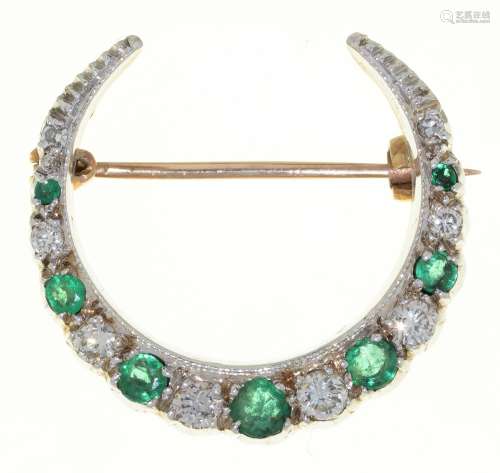 AN EMERALD AND DIAMOND CRESCENT BROOCH, 20TH C, IN VICTORIAN STYLE, 24MM, 4.7G Marks erased; good