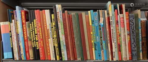 FIVE SHELVES OF MISCELLANEOUS CHILDREN'S BOOKS, INCLUDING DANDY, BEANO AND OTHER ANNUALS, PUDDLE