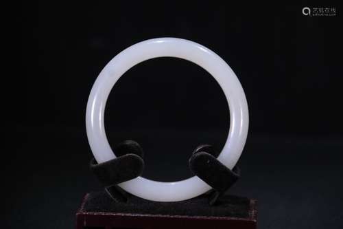 A Chinese Hetian Jade Bangle