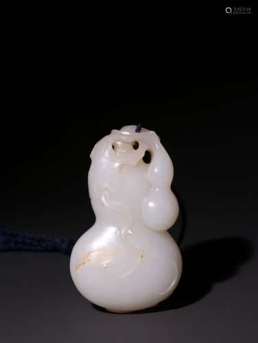 A Chinese Hetian Jade Gourd Shaped Ornament