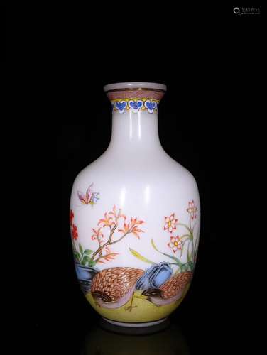 A Chinese Glassware Floral&Birds Vase