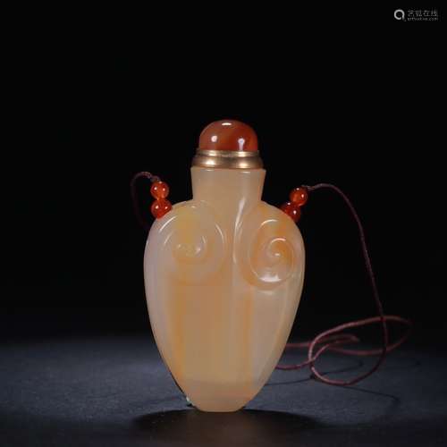 A Chinese Agate Snuff Bottle