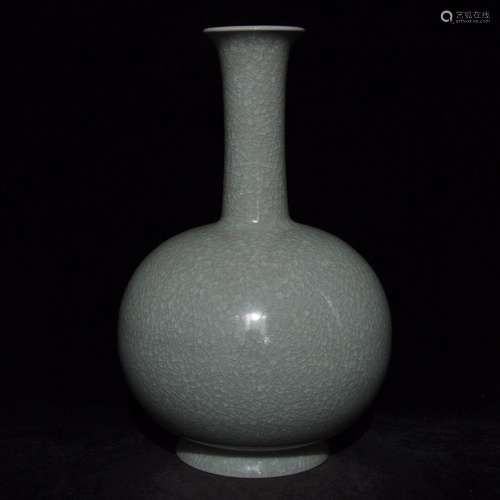 A Chinese Porcelain Ru Kiln Vase