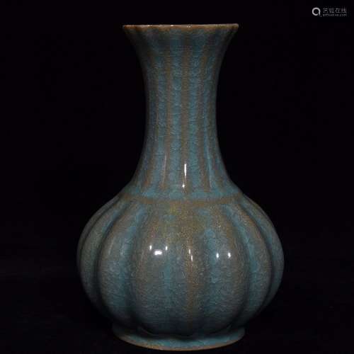 A Chinese Porcelain Melon Pattern Yuhuchunping Vase