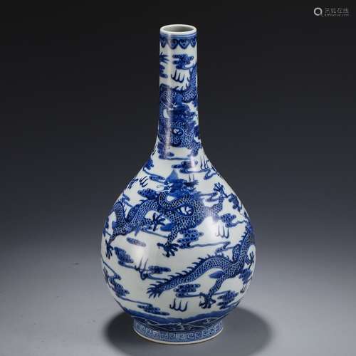 A Chinese Porcelain Blue&White Dragon Vase