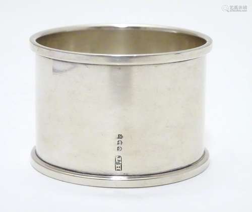 A Scottish silver napkin ring hallmarked Edinburgh 1920 maker Henry Tatton. (20g) Please Note - we