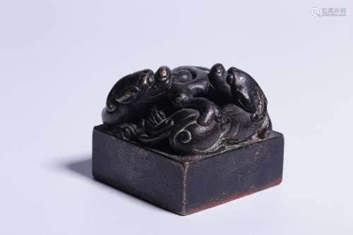 A Chinese Bronze Beast Seal