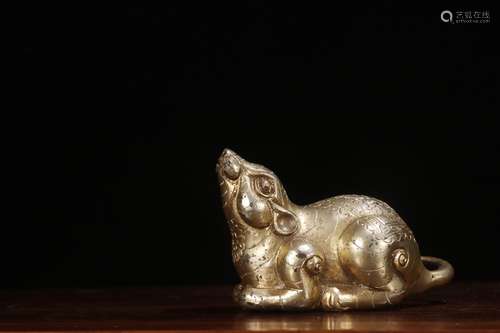 A Chinese Gilt Bronze Mounse Shaped Ornament