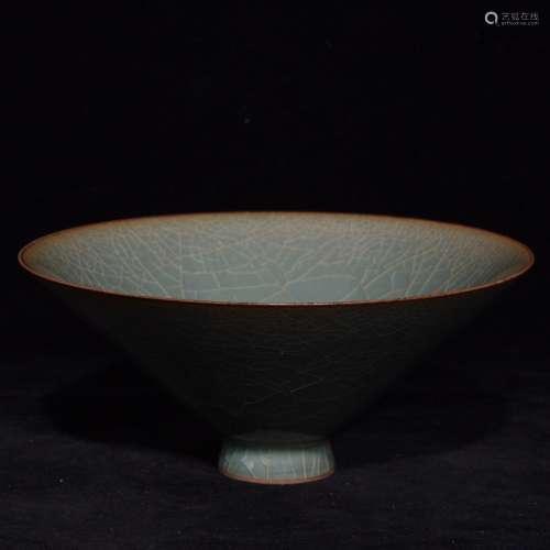 A Chinese Porcelain Guan Kiln Bowl
