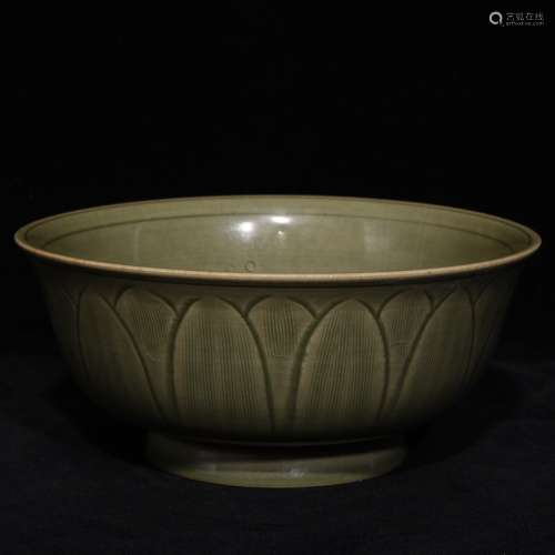 A Chinese Porcelain Yue Kiln Floal Bowl