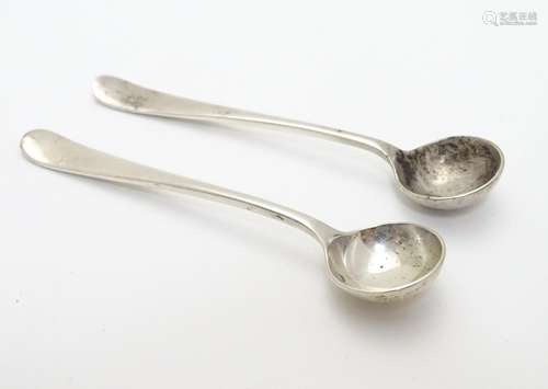 A pair of silver salt spoons hallmarked Birmingham 1906 maker Elkington & Co. 3 3/4