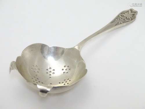 A silver tea strainer hallmarked Sheffield 1961 maker Viners Ltd. 6