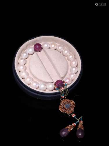 A Chinese Pearl Bracelet