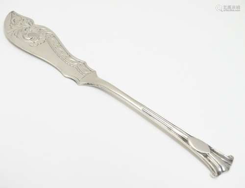 A silver butter knife hallmarked Sheffield 1901 maker Mappin & Webb Ltd. Approx 6 1/2