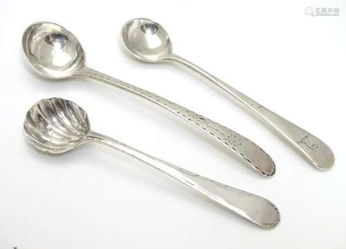 Three various silver salt spoons, one hallmarked London 1800 maker Thomas Wallis together with 2