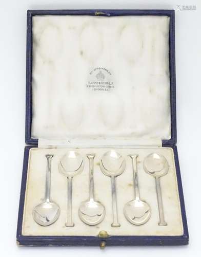 6 matched silver teaspoons 4 hallmarked Sheffield 1923 / 1924 / 1925 maker Mappin & Webb and 2