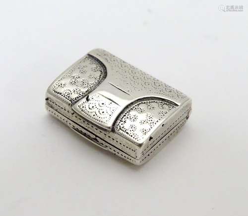 A Geo III silver vinaigrette hallmarked Birmingham 1817 maker John Thropp. 3/4