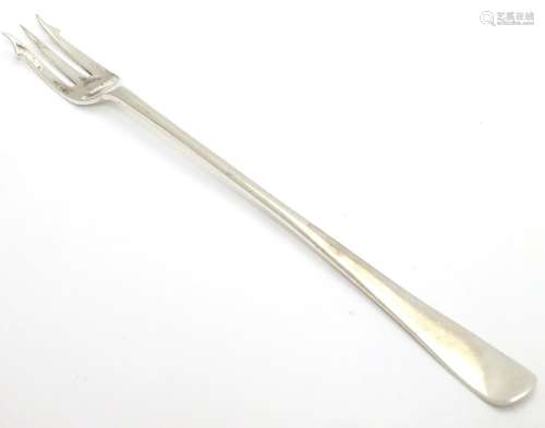 A silver pickle fork hallmarked Sheffield 1925 maker C W Fletcher & Son Ltd (Charles William