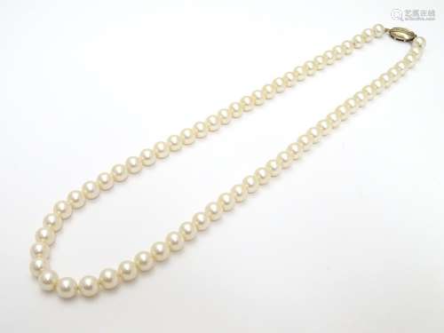 A pearl necklace set with silver gilt clasp 18