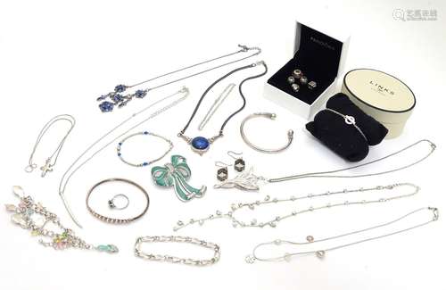 A quantity of assorted jewellery to including necklaces bracelets etc to include some silver