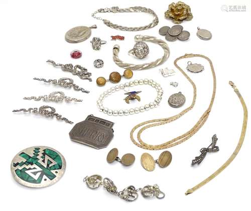 Assorted jewellery including a silver gilt necklace, a Mexican silver brooch with malachite