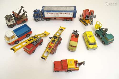 Toys: A quantity of Corgi Toys die cast scale model recovery vehicles comprising Express Service