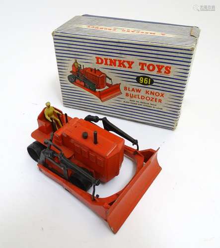 Toys: A Dinky Toys Supertoys die cast scale model Blaw Knox Bulldozer, no. 961, boxed. Please Note -