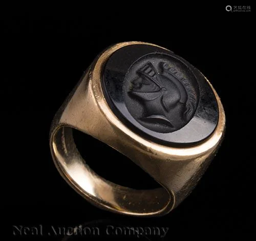 14 kt. Yellow Gold and Onyx Intaglio Ring