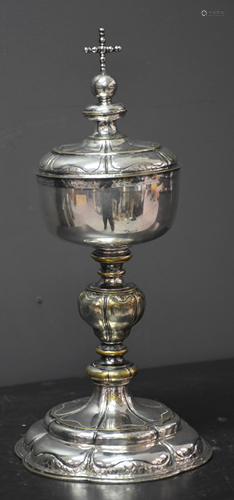 Ciborium in silvered copper, the dome is in silver. The