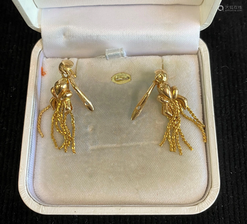 Pair of 18 k gold earrings. Weight 5.8 grams.