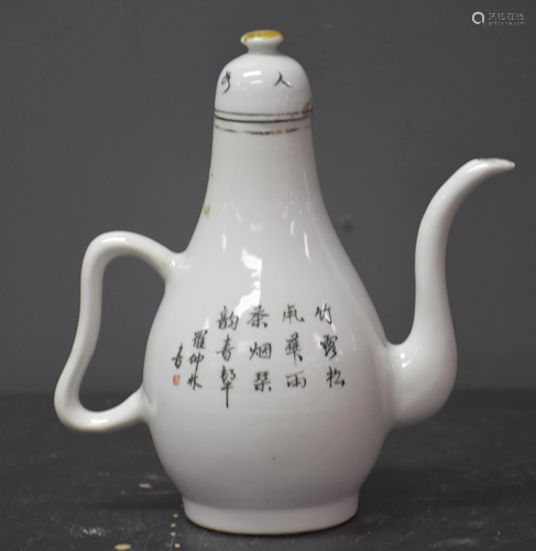 China teapot around 1900. Ht 19 cm.